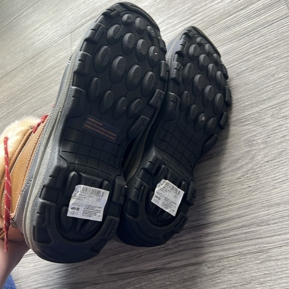 NWOT Clark’s Winter Suck Boots, Fur Trim, Plush Interior Size 7 - Picture 7 of 8